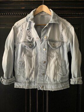 NO BOUNDARIES distressed jean jacket - light wash - Women’s Size XS
